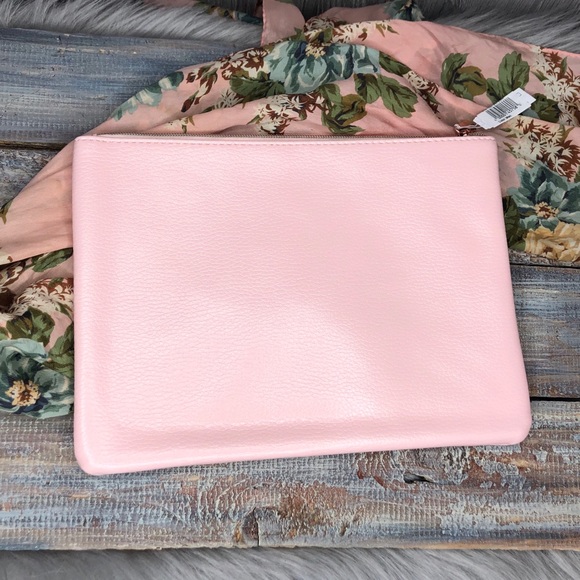 Just a Girl Boss Building Her Empire Makeup Bag - Picture 3 of 6